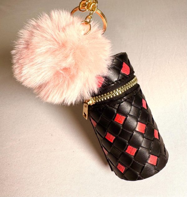 PORTE ROUGE À LÈVRE ET PORTE-CLÉ.