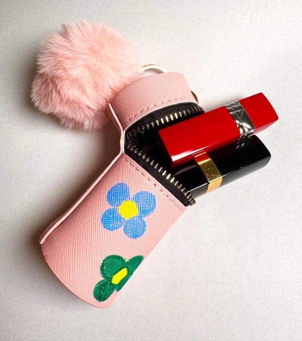 WhatsApp Image 2025-11-01 at 23.16.30 (2) PORTE ROUGE À LÈVRE ET PORTE-CLÉ.