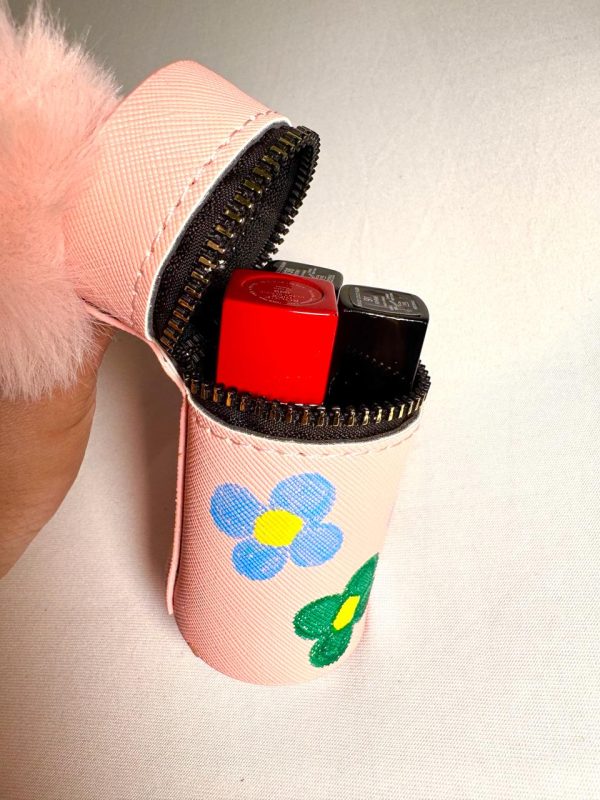 WhatsApp Image 2025-11-01 at 23.16.30 (4) PORTE ROUGE À LÈVRE ET PORTE-CLÉ.