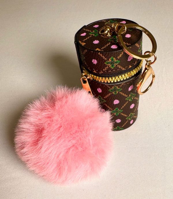 WhatsApp Image 2025-11-01 at 23.17.59 (1) PORTE ROUGE À LÈVRE ET PORTE-CLÉ.