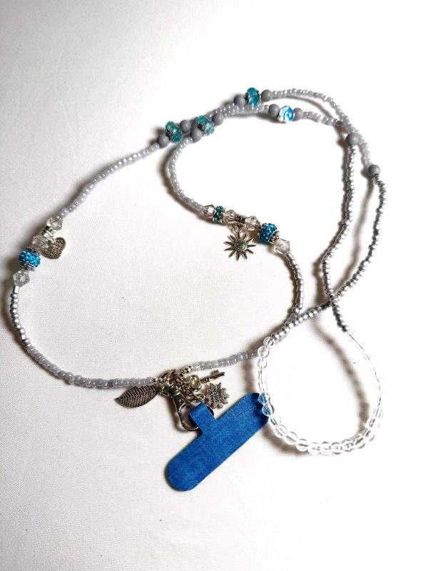 CHAÎNE PERLÉE DANS UN TON BLEU