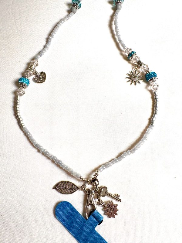 CHAÎNE PERLÉE DANS UN TON BLEU