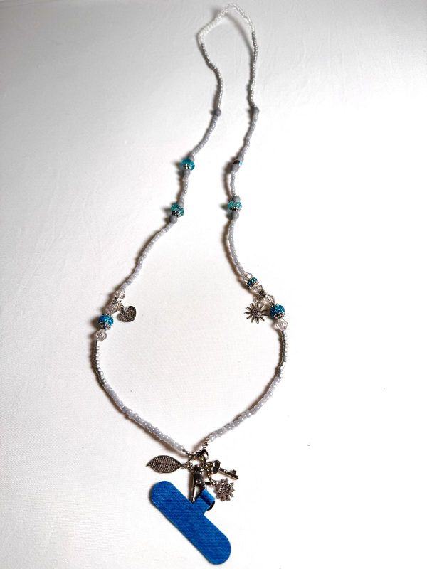 CHAÎNE PERLÉE DANS UN TON BLEU